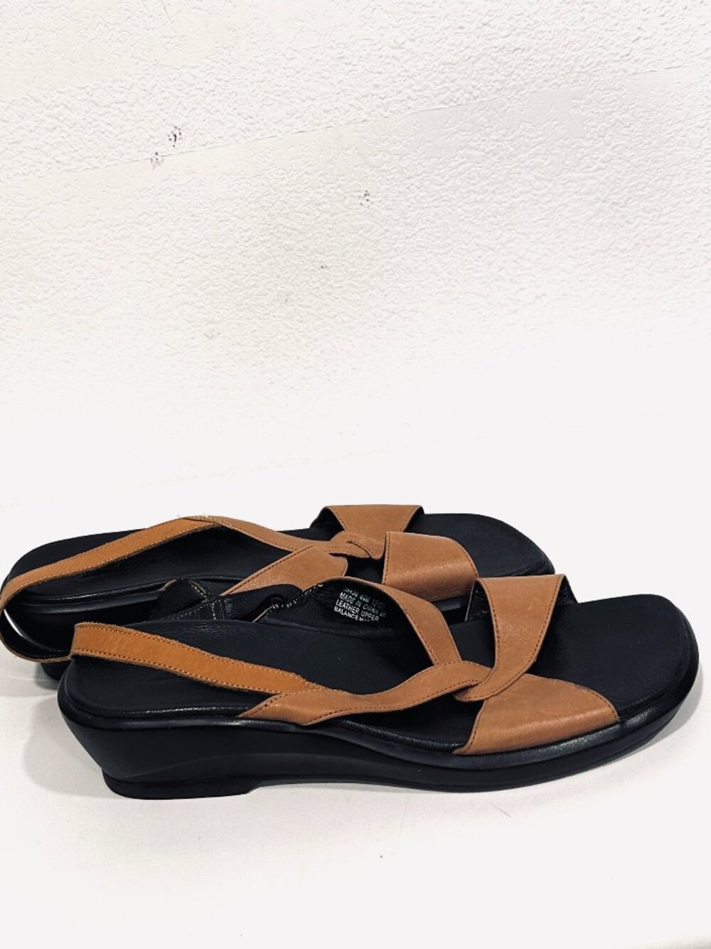 Clarks Leather Sandals Vintage 2002 Lt Brown Strappy Slingback Wedge Womens 8.5M